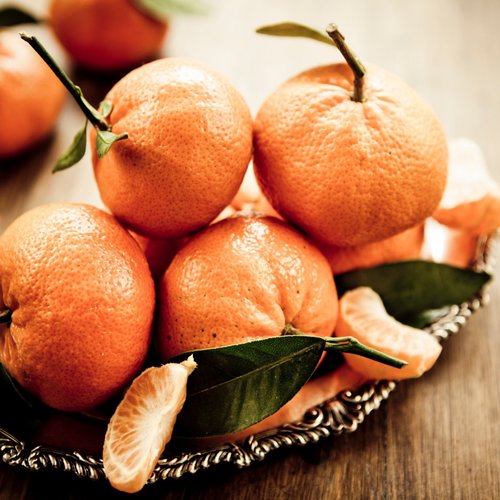 Stiže vrijeme kada ne izlazimo iz kuće bez barem jedne mandarine "za usput". 
Fine domaće mandarine čekaju te u trgovini...